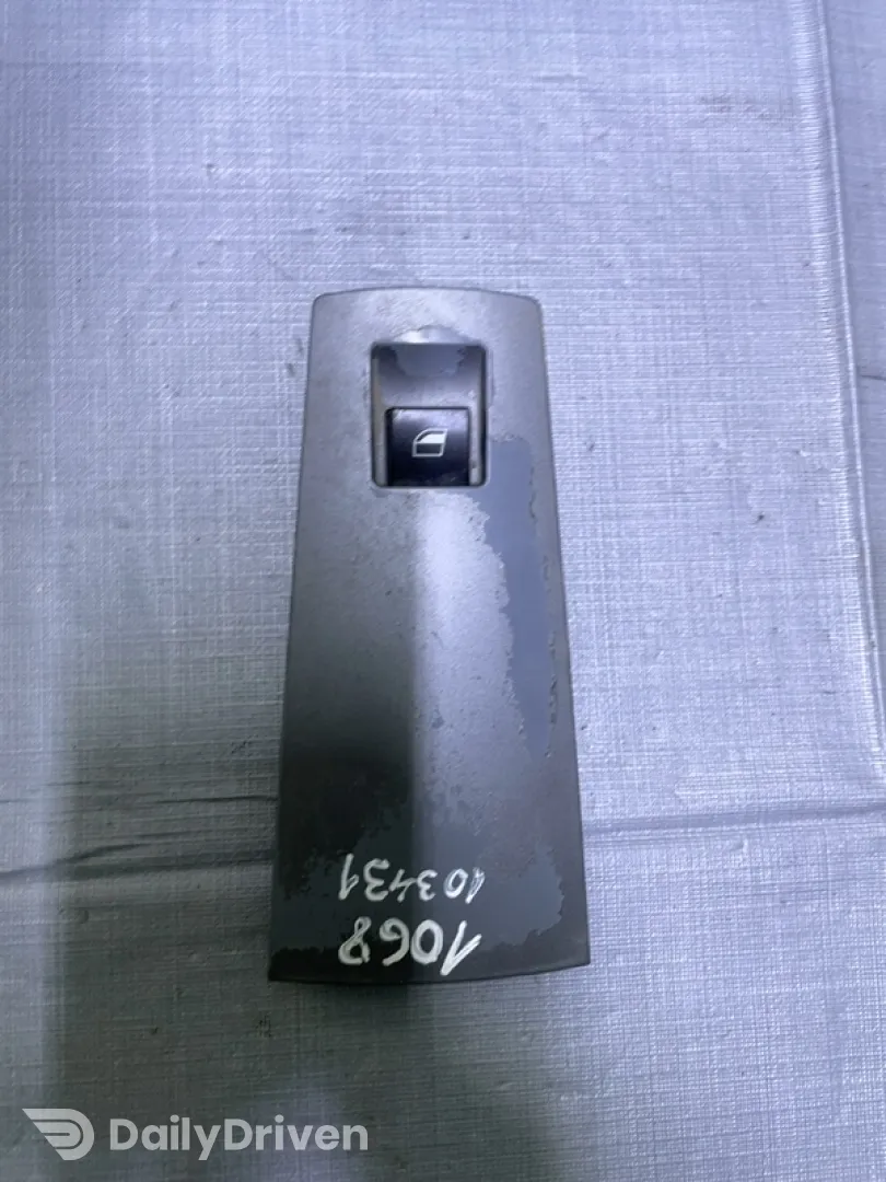 Buton ridicare geam - Parte montare: Dreapta față - BMW 7 Series E65/E66 [2001 - 2005] Sedan 4-doors 730d AT (218 hp)