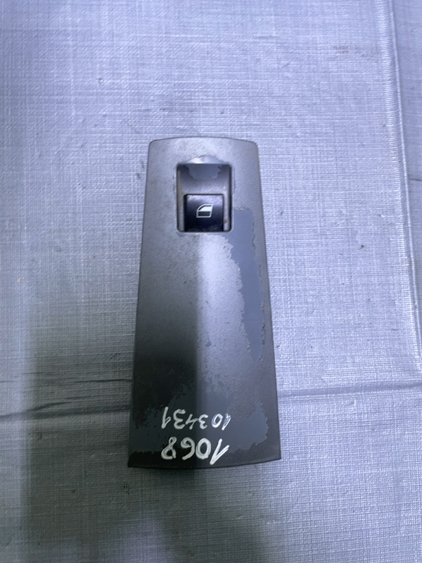 Buton ridicare geam - Parte montare: Dreapta față - BMW 7 Series E65/E66 [2001 - 2005] Sedan 4-doors 730d AT (218 hp)
