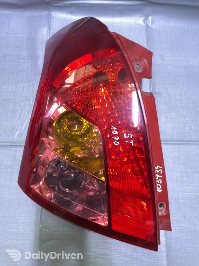 Lampă spate - Parte montare: Stânga spate, Varianta: Hatchback - Suzuki Swift 3 generation [2004 - 2010] Hatchback 5-doors 1.3 AT (92 hp)