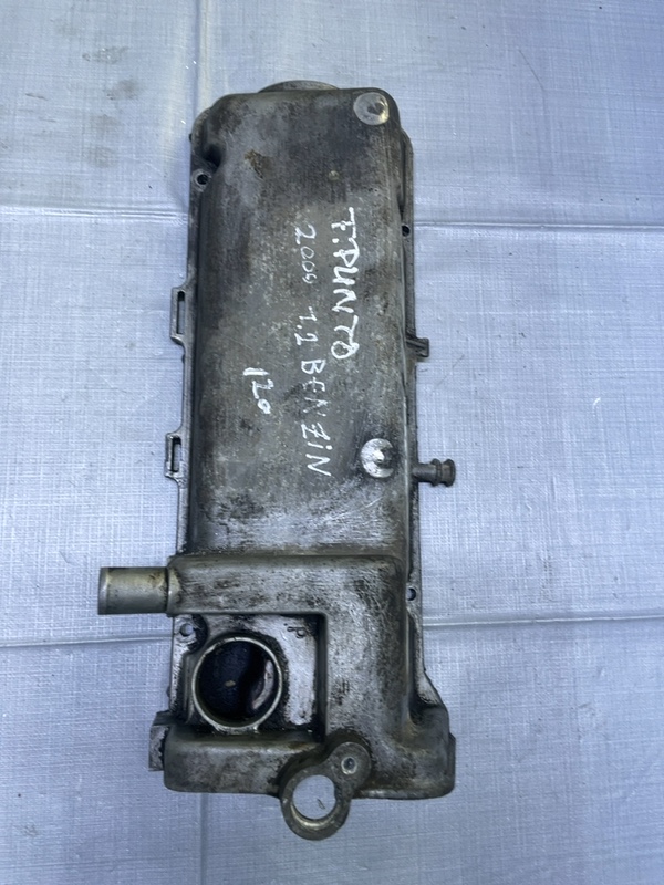 Capac culbutori - Fiat Punto 2 generation [1999 - 2003] Hatchback 5-doors 1.2 MT (60 hp)