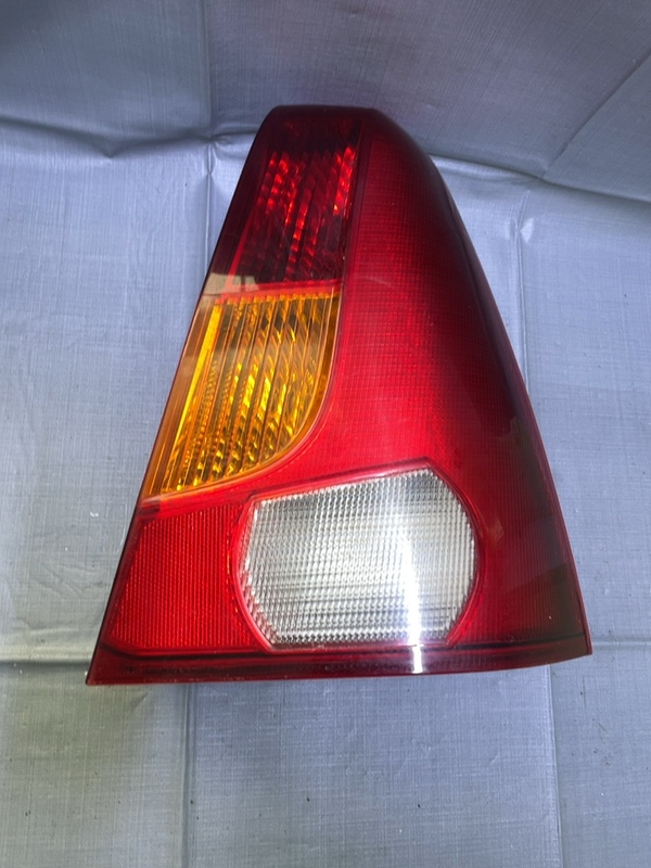 Lampă spate - Parte montare: Dreapta spate, Varianta: Sedan - Dacia Logan 1 generation [2004 - 2008] Sedan