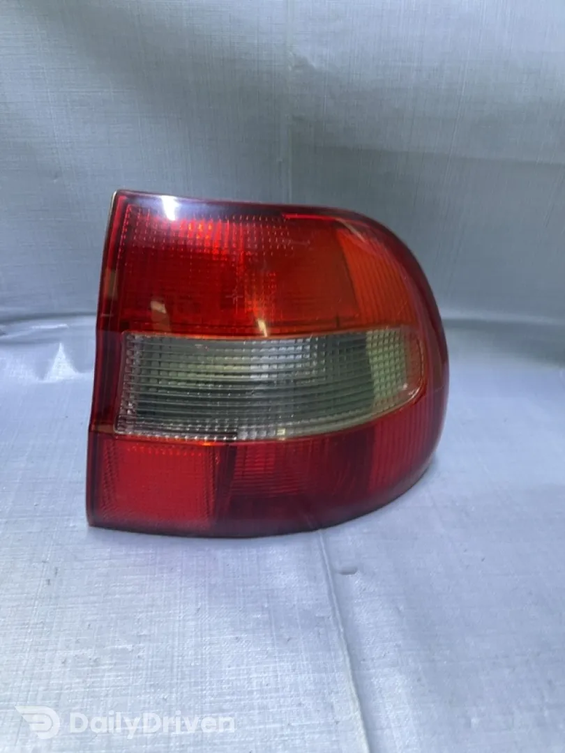 Lampă spate - Parte montare: Dreapta spate - Volvo V40 1 generation [restyling] [2000 - 2002] wagon 1.6 MT (109 hp)