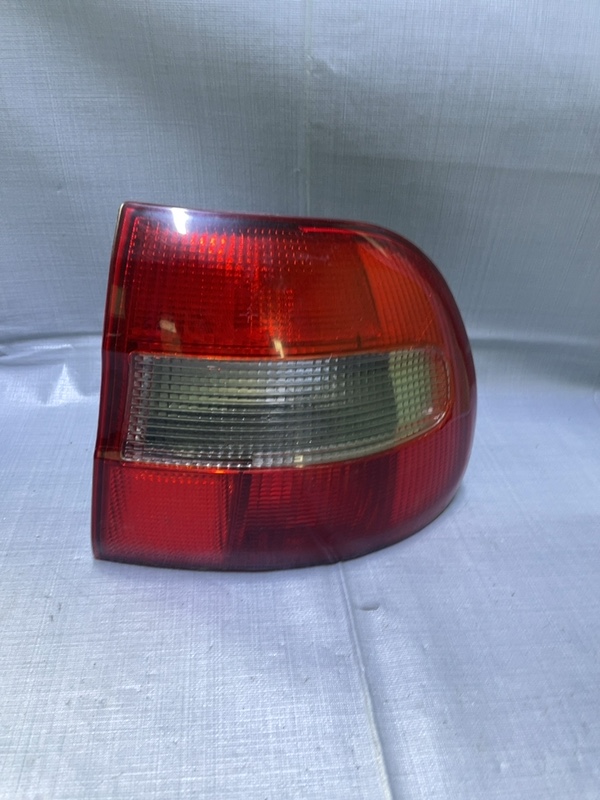 Lampă spate - Parte montare: Dreapta spate - Volvo V40 1 generation [restyling] [2000 - 2002] wagon 1.6 MT (109 hp)