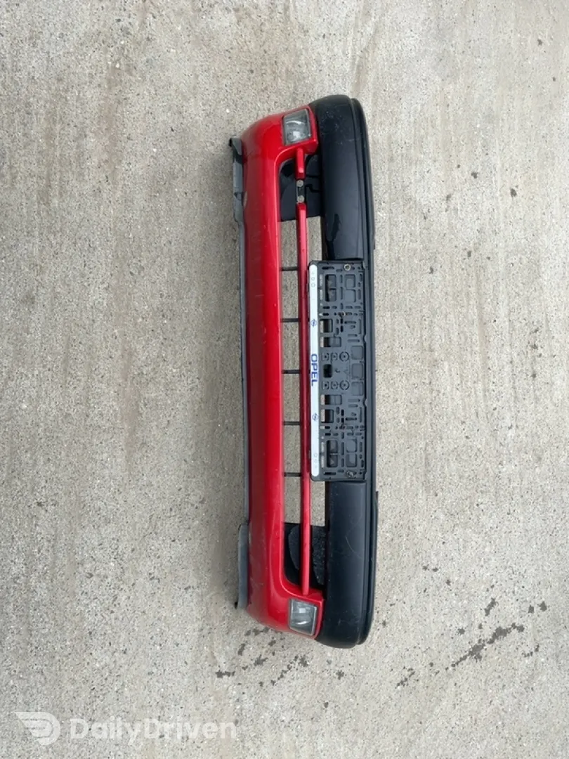 Bară protecție  - Culoare: Roșu, Parte montare: Față, Alte specificații: Cu proiector - Opel Astra F [1991 - 1994] wagon