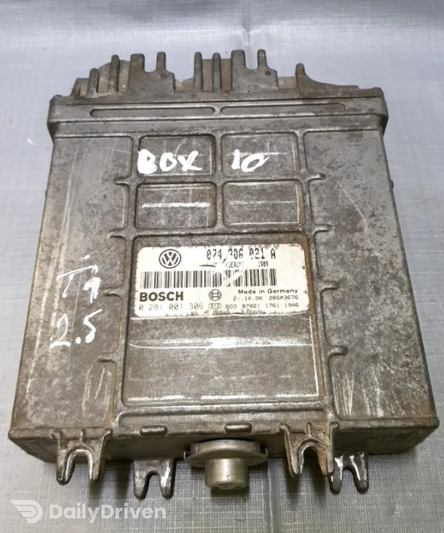 Calculator ECU - Volkswagen Transporter T4 [1990 - 2003] Van 2.5 TDI L MT (102 hp)