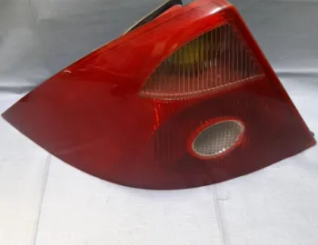 Lampă spate - Parte montare: Stânga spate - Ford Mondeo 3 generation [2000 - 2003] Sedan 1.8 MT (110 hp)