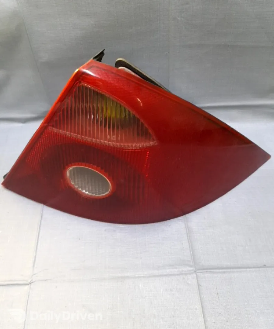 Lampă spate - Parte montare: Dreapta spate - Ford Mondeo 3 generation [2000 - 2003] Sedan 1.8 MT (110 hp)
