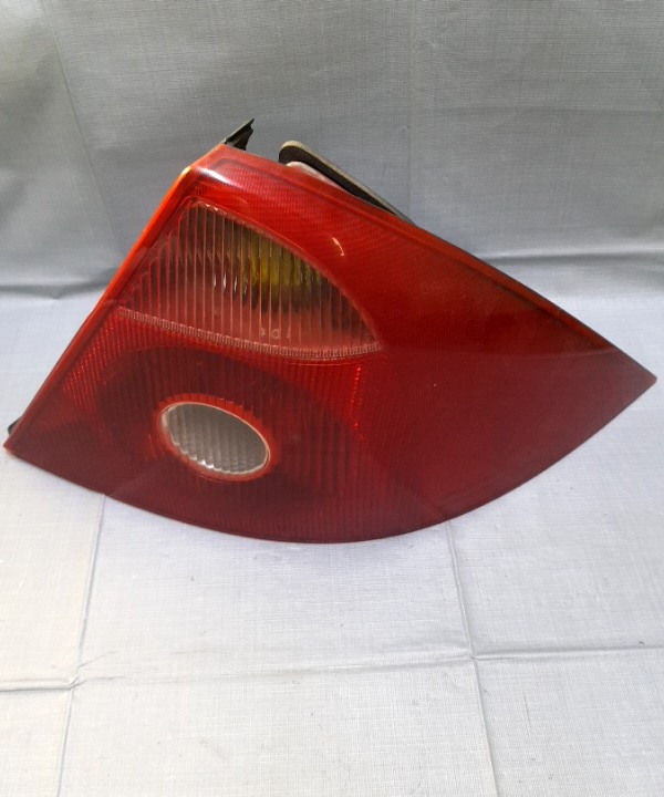 Lampă spate - Parte montare: Dreapta spate - Ford Mondeo 3 generation [2000 - 2003] Sedan 1.8 MT (110 hp)