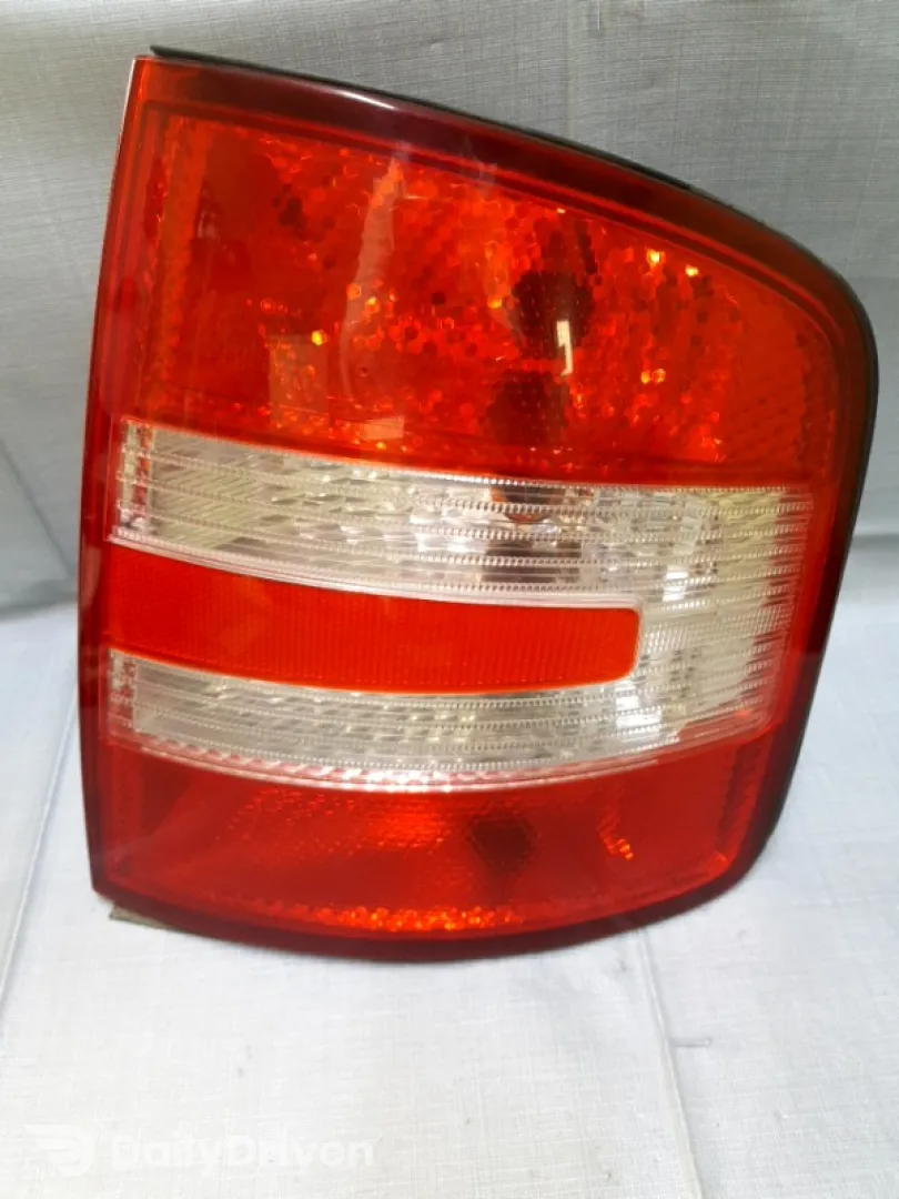 Lampă spate - Parte montare: Dreapta spate - Skoda Fabia 1 generation [restyling] [2004 - 2007] wagon 5 doors 1.4 MT (80 hp)