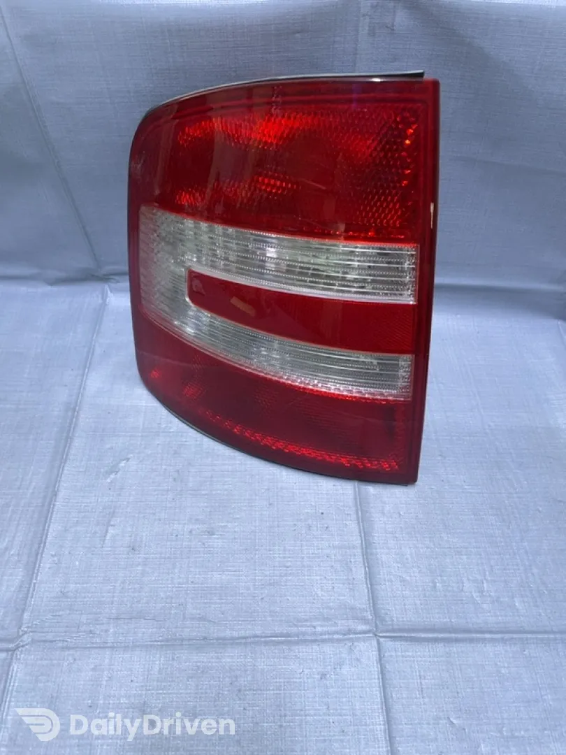 Lampă spate - Parte montare: Stânga, Varianta: Wagon 5 uși - Skoda Fabia 1 generation [restyling] [2004 - 2007]