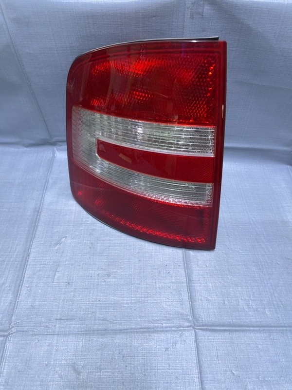 Lampă spate - Parte montare: Stânga, Varianta: Wagon 5 uși - Skoda Fabia 1 generation [restyling] [2004 - 2007]