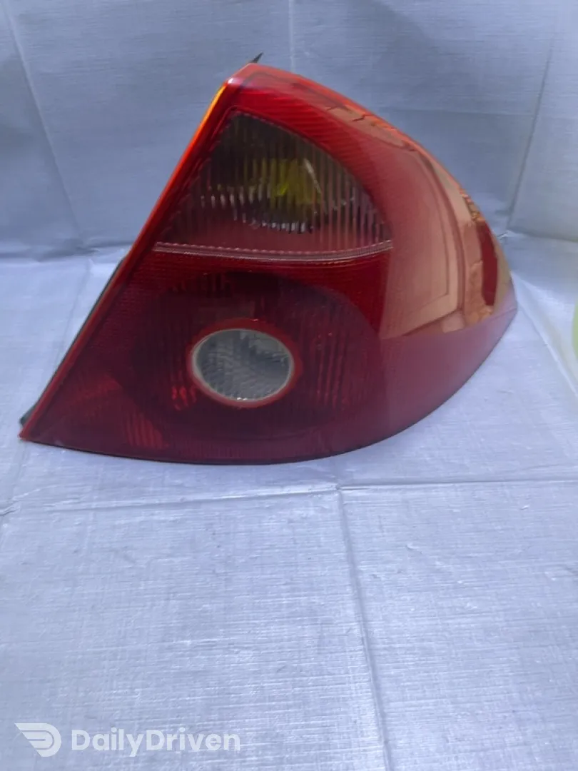 Lampă spate - Parte montare: Dreapta spate, Varianta: Sedan - Ford Mondeo 3 generation [restyling] [2003 - 2007] Liftback 5-doors 2.0 TDCi 5MT (115 hp)