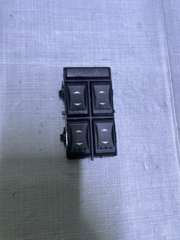 Buton ridicare geam - Parte montare: Stânga față - Ford Mondeo 3 generation [restyling] [2003 - 2007] Liftback 5-doors 2.0 TDCi 5MT (115 hp)