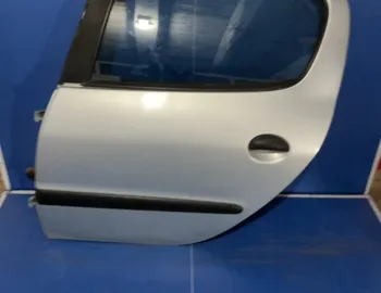 Ușă spate