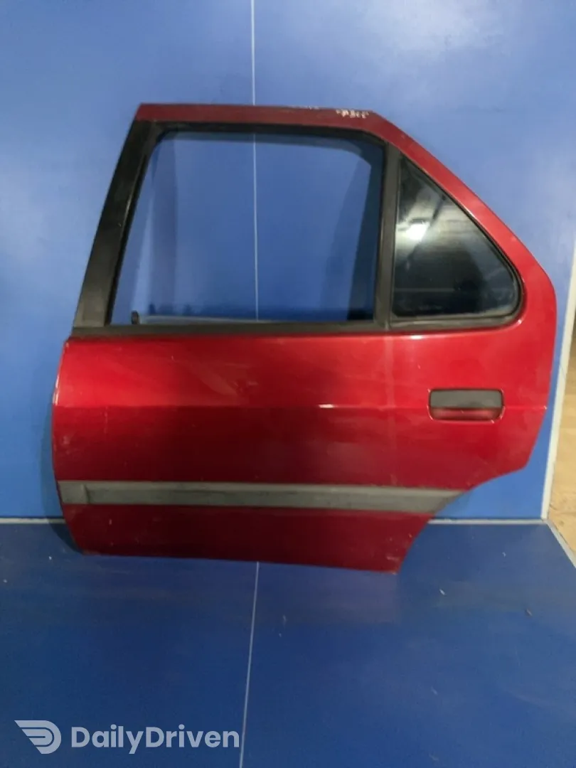 Ușă spate - Culoare: Vișiniu, Parte montare: Stânga spate, Varianta: Hatchback - Peugeot 306 1 generation [1993 - 1997] Hatchback 5-doors