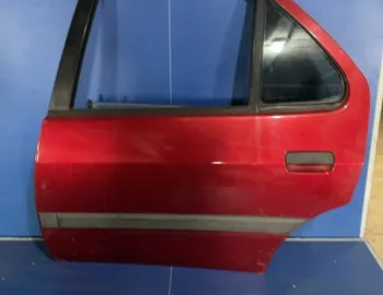 Ușă spate - Culoare: Vișiniu, Parte montare: Stânga spate, Varianta: Hatchback - Peugeot 306 1 generation [1993 - 1997] Hatchback 5-doors