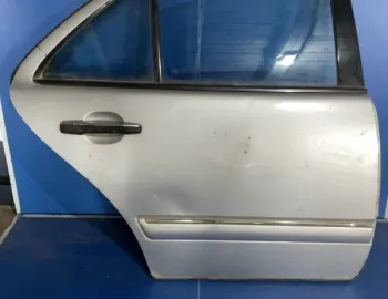 Ușă spate