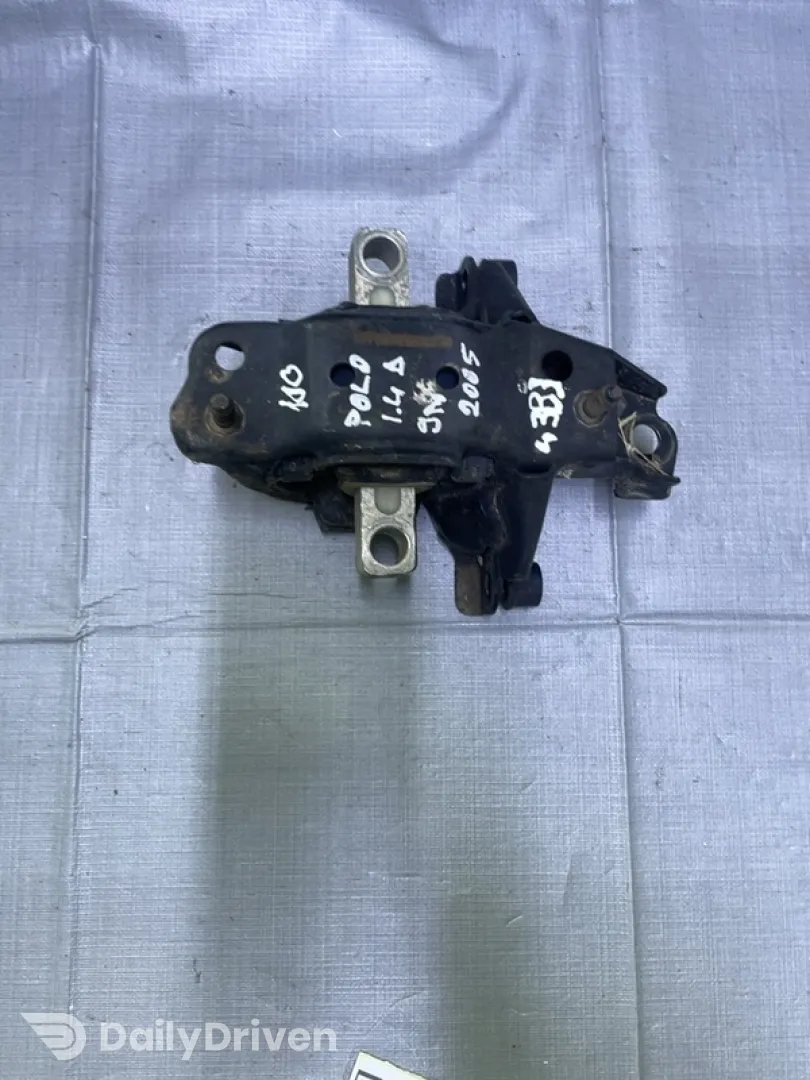 Suport motor - Volkswagen Polo 4 generation [2001 - 2005] Hatchback 5-doors 1.4 TDI MT (75 hp)