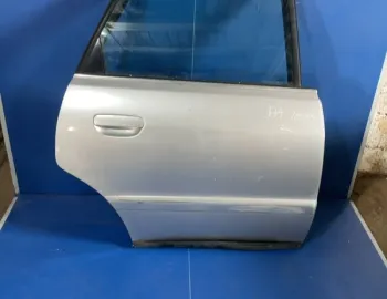 Ușă spate