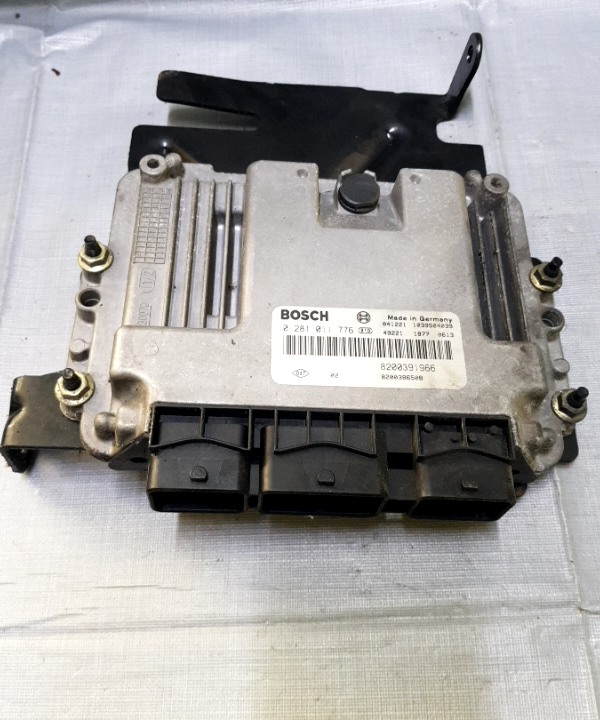 Calculator ECU - Renault Megane 2 generation [2002 - 2006] Cabriolet 1.9 dCi MT (120 hp)