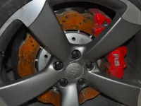 Perché i freni dell'auto arrugginiscono dopo averla lavata?