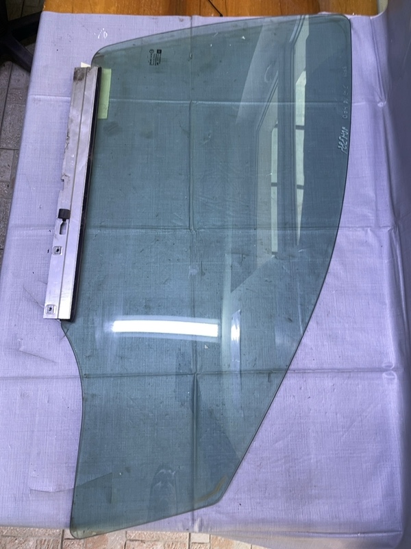 Geam lateral  - Parte montare: Dreapta față, Varianta: Hatchback - Opel Astra H [2004 - 2007] Hatchback 1.8 AT (125 hp)