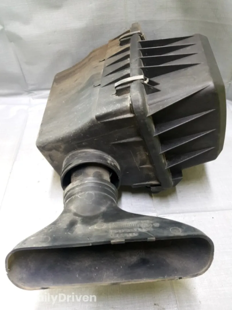 Carcasă filtru aer - BMW 3 Series E36 [1990 - 2000] Sedan 316i MT (102 hp)