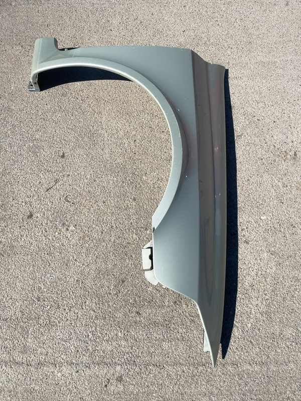 Aripă - Culoare: Gri, Parte montare: Dreapta față - Renault Laguna 2 generation [2001 - 2005]