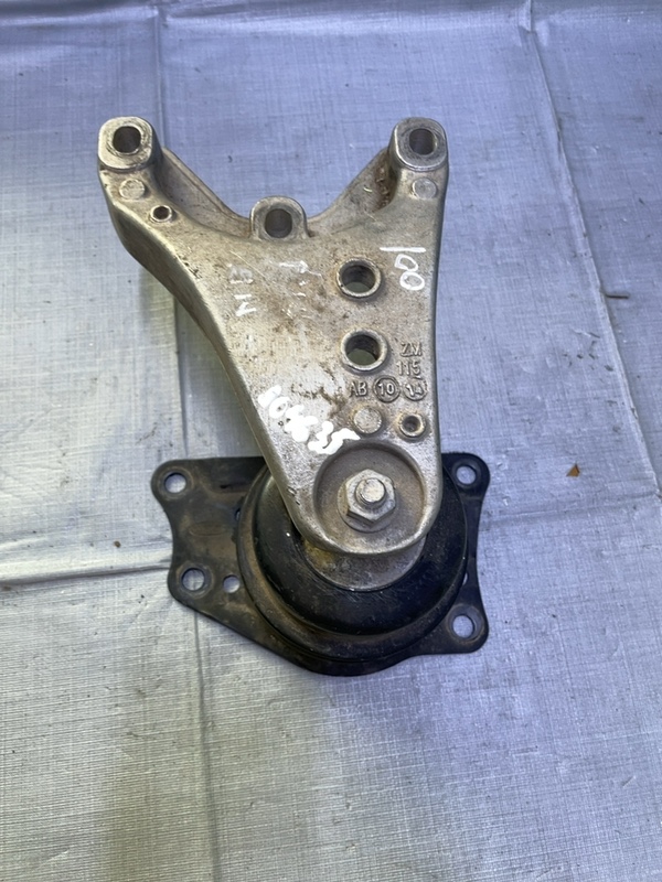 Suport motor - Volkswagen Polo 4 generation [2001 - 2005] Hatchback 3-doors 1.4 TDI MT (75 hp)