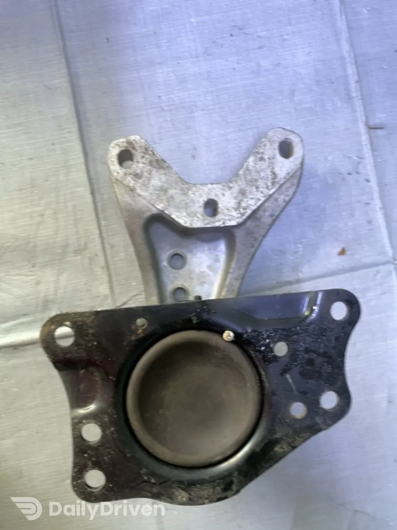Suport motor - Volkswagen Polo 4 generation [2001 - 2005] Hatchback 3-doors 1.4 TDI MT (75 hp)