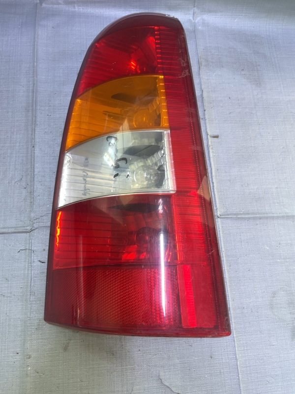 Lampă spate - Parte montare: Dreapta spate, Varianta: Wagon 5 uși - Opel Astra G [1998 - 2009]