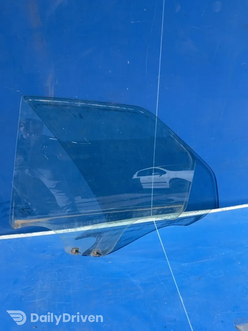 Geam lateral  - Parte montare: Stânga spate, Varianta: Sedan - Dacia Logan 1 generation [2004 - 2008] Sedan