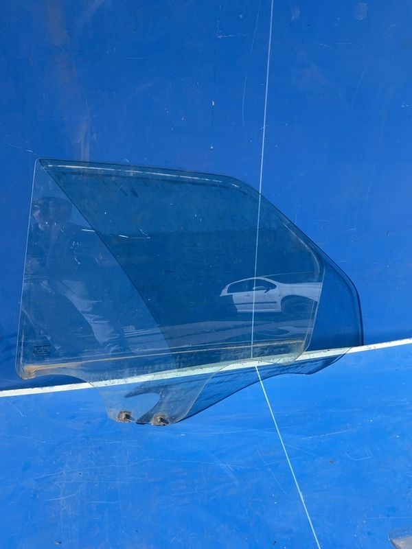 Geam lateral  - Parte montare: Stânga spate, Varianta: Sedan - Dacia Logan 1 generation [2004 - 2008] Sedan