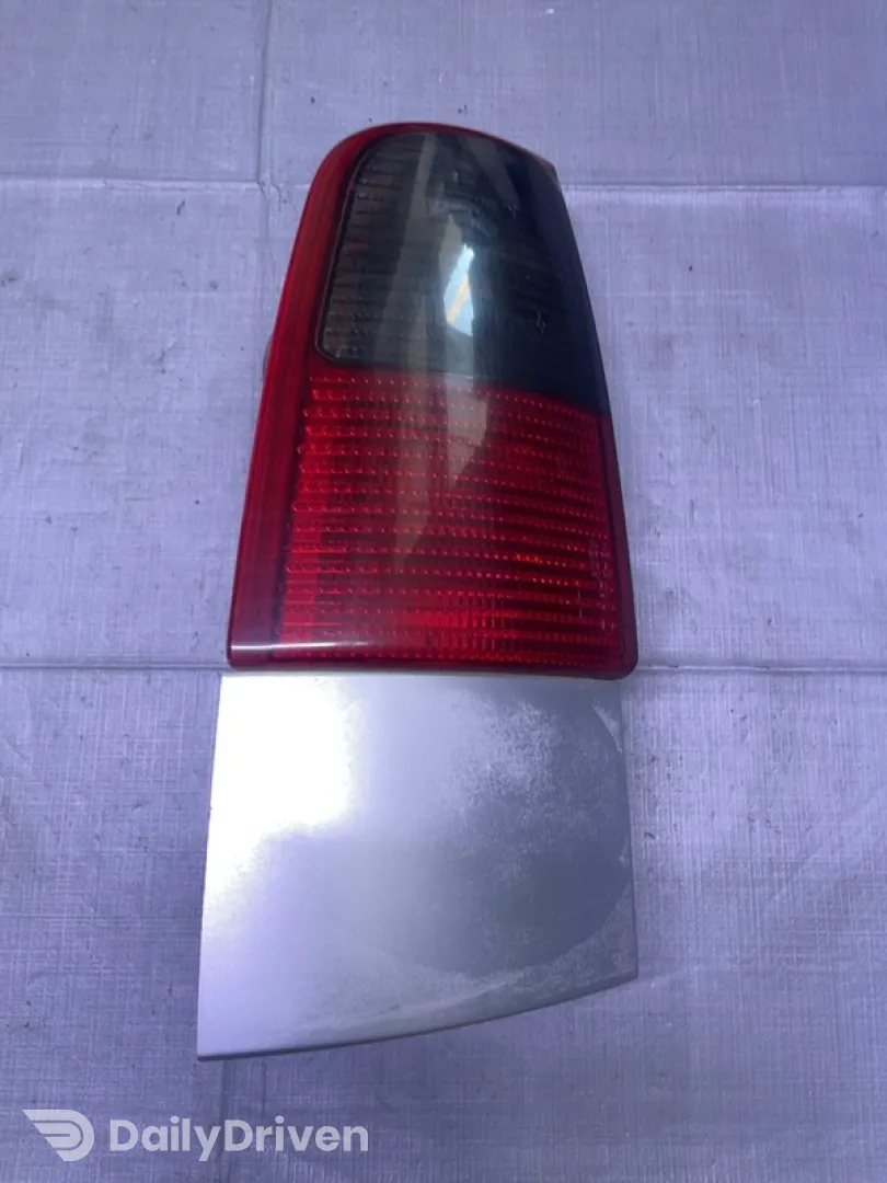 Lampă spate - Parte montare: Stânga spate, Varianta: Wagon 5 uși - SEAT Cordoba 1 generation [restyling] [1999 - 2003]