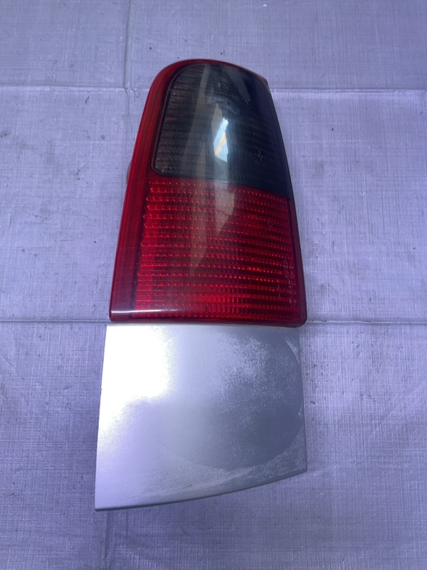 Lampă spate - Parte montare: Stânga spate, Varianta: Wagon 5 uși - SEAT Cordoba 1 generation [restyling] [1999 - 2003]