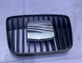Grilă radiator - SEAT Cordoba 1 generation [restyling] [1999 - 2003] wagon 5 doors 1.9 MT (90 hp)