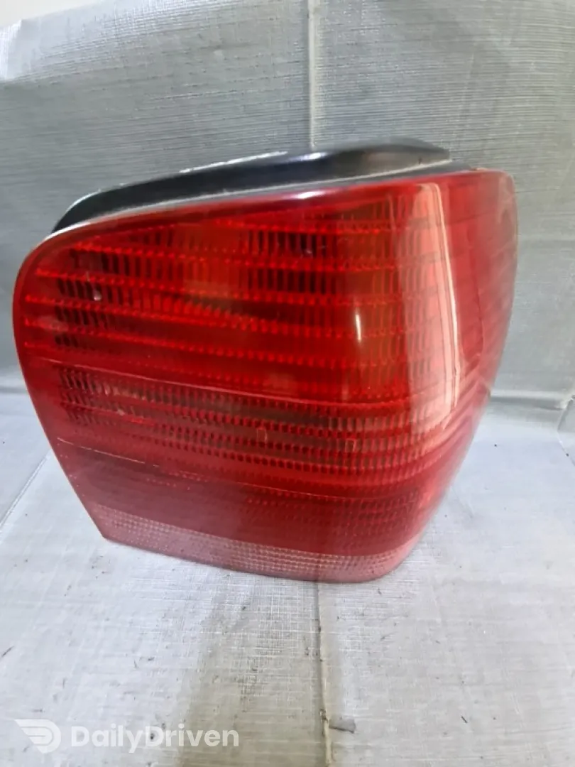 Lampă spate - Parte montare: Dreapta spate, Varianta: Hatchback - Volkswagen Polo 3 generation [restyling] [2000 - 2002] Hatchback 5-doors 1.4 MT (60 hp)