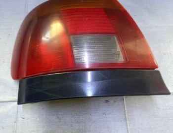 Lampă spate - Parte montare: Stânga spate - Audi A4 B5 [1994 - 1999] Sedan 1.9 TDI MT (90 hp)