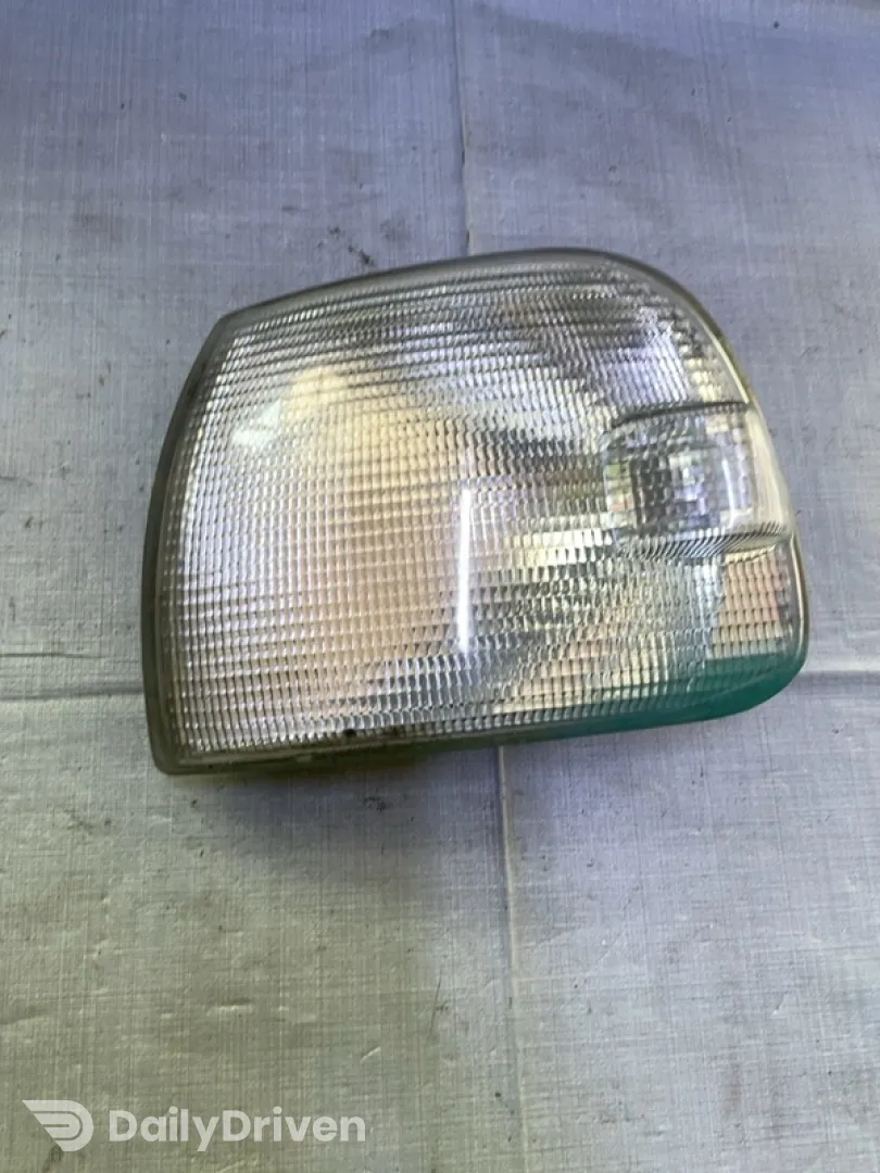 Semnalizator - Culoare: Alb, Parte montare: Stânga față - Volkswagen Transporter T4 [1990 - 2003] Van 2.5 TDI L MT (102 hp)