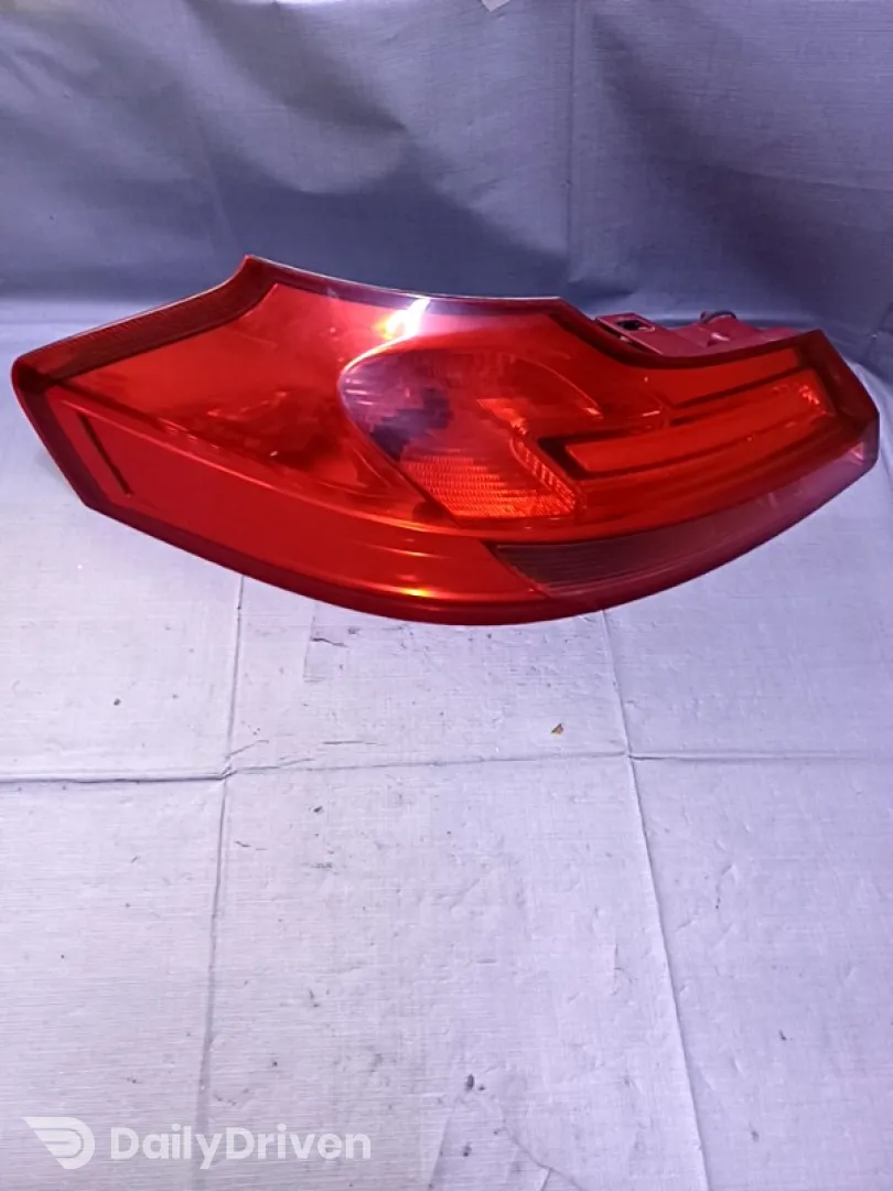 Lampă spate - Parte montare: Stânga spate, Varianta: Wagon 5 uși - Opel Insignia A [2008 - 2014] Sports Tourer wagon 5-doors 2.0 CDTI MT (110 hp)