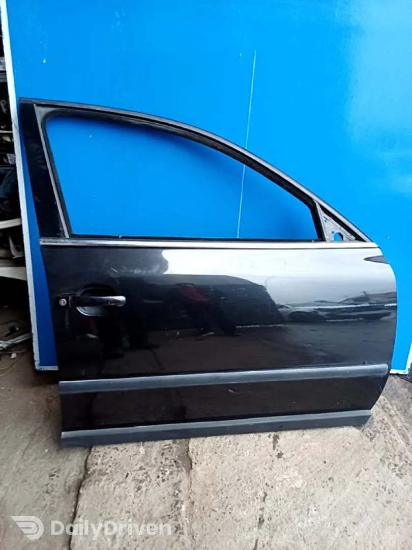 Ușă față - Culoare: Negru, Parte montare: Dreapta față - Volkswagen Passat B5.5 [restyling] [2000 - 2005]