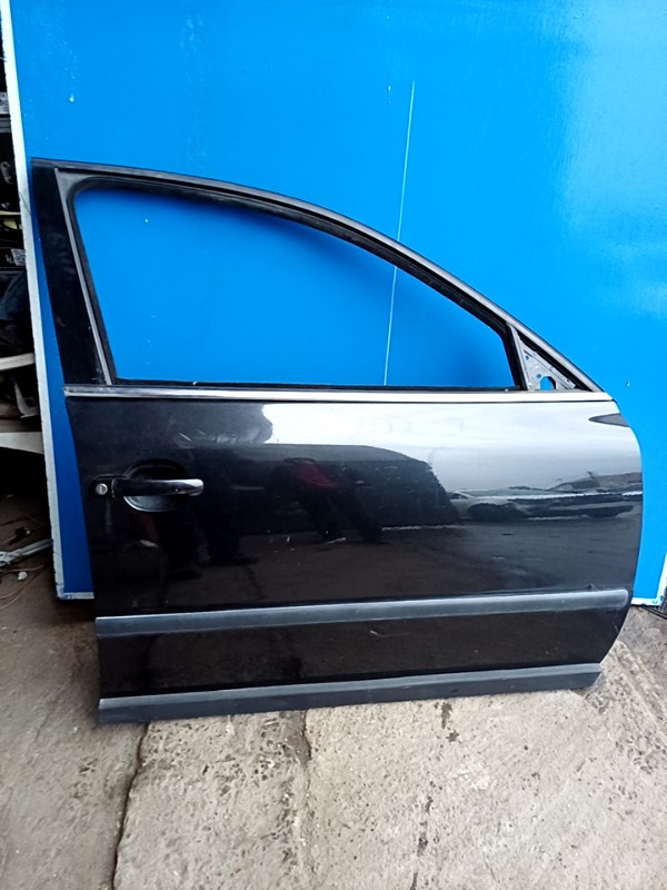 Ușă față - Culoare: Negru, Parte montare: Dreapta față - Volkswagen Passat B5.5 [restyling] [2000 - 2005]