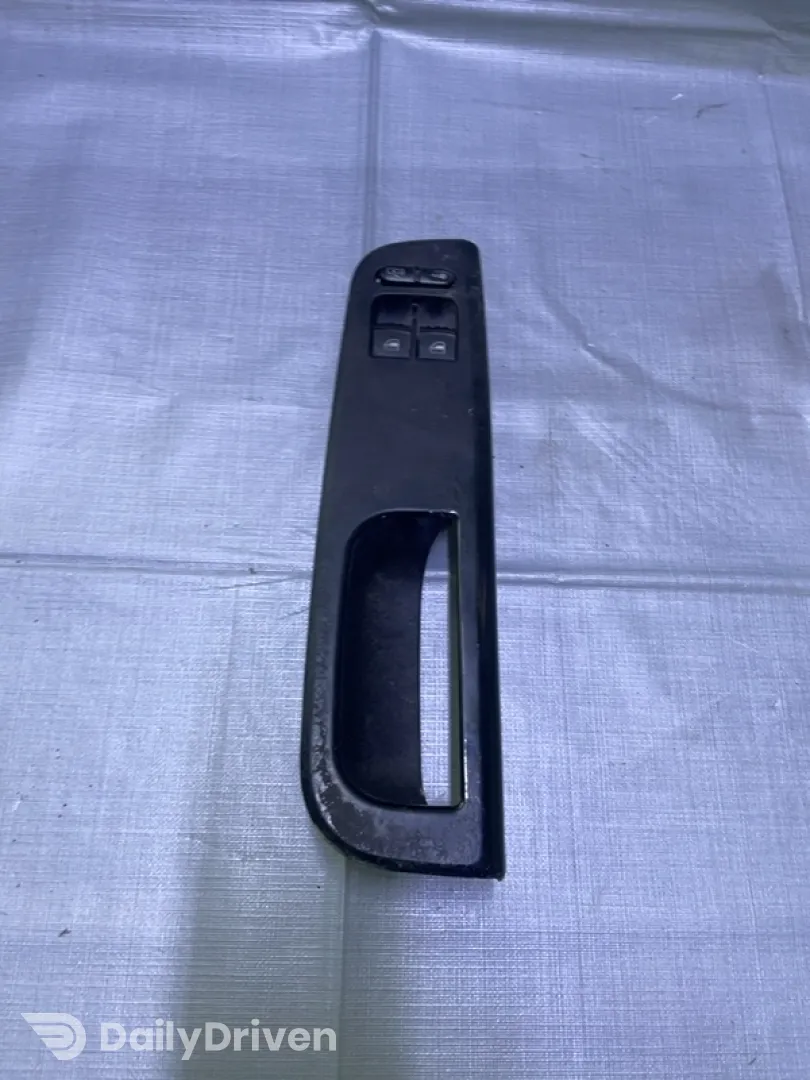 Buton ridicare geam - Parte montare: Stânga față - Volkswagen Passat B5+ [restyling] [2000 - 2005] Sedan 1.6 MT (102 hp)