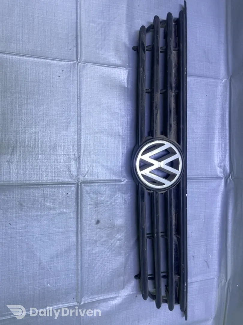 Grilă radiator - Culoare: Negru - Volkswagen Polo 3 generation [1994 - 2001]