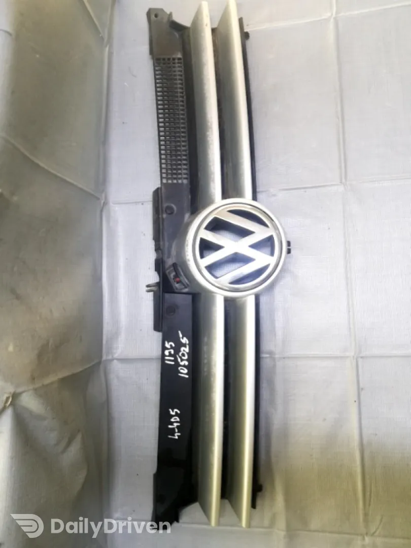 Grilă radiator - Culoare: Gri - Volkswagen Golf 4 generation [1997 - 2006] wagon 1.9 TDI MT (90 hp)