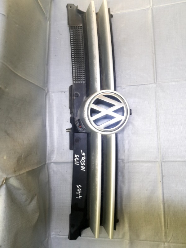 Grilă radiator - Culoare: Gri - Volkswagen Golf 4 generation [1997 - 2006] wagon 1.9 TDI MT (90 hp)