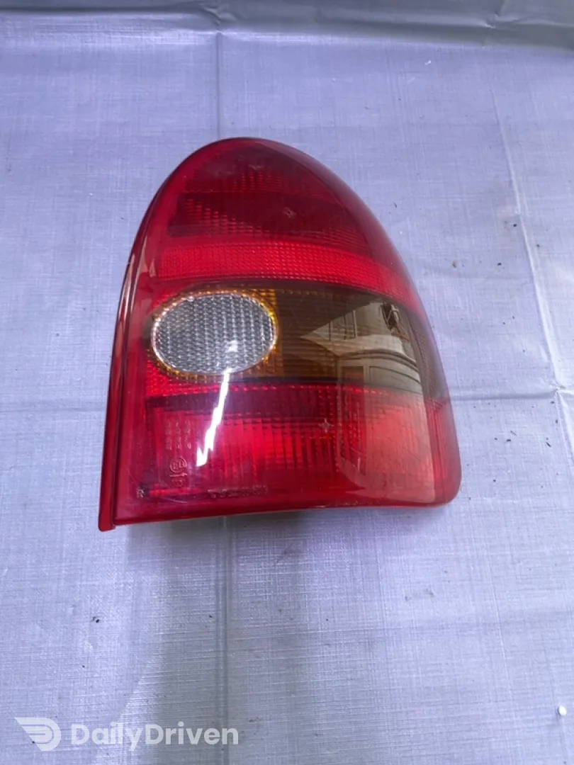 Lampă spate - Parte montare: Dreapta spate, Varianta: Hatchback - Opel Corsa B [1993 - 2000]