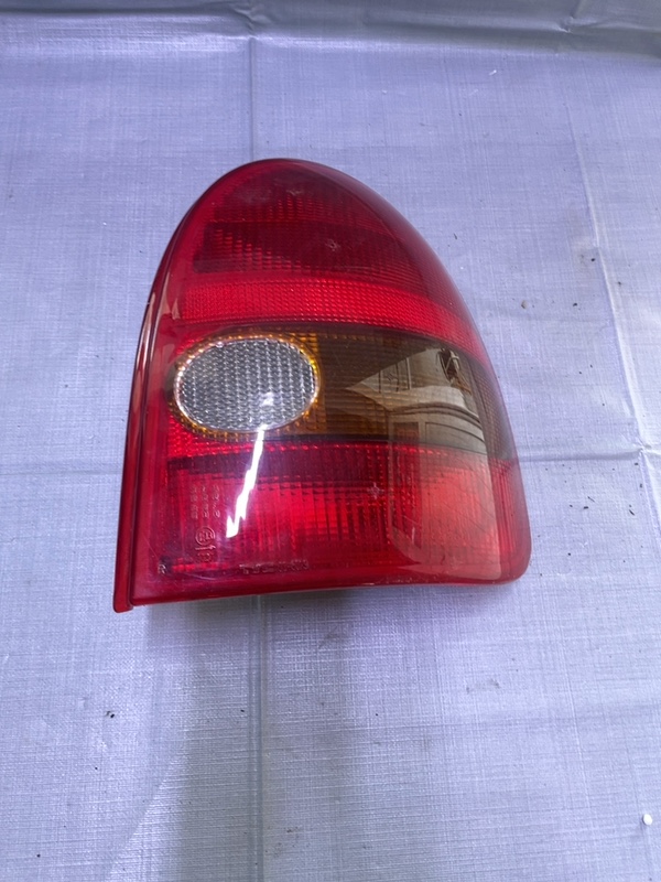 Lampă spate - Parte montare: Dreapta spate, Varianta: Hatchback - Opel Corsa B [1993 - 2000]
