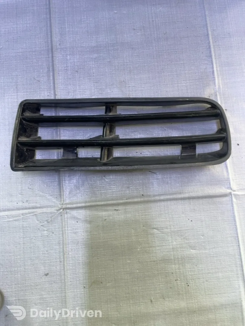 Grilă bară - Parte montare: Dreapta față - Volkswagen Golf 4 generation [1997 - 2006]