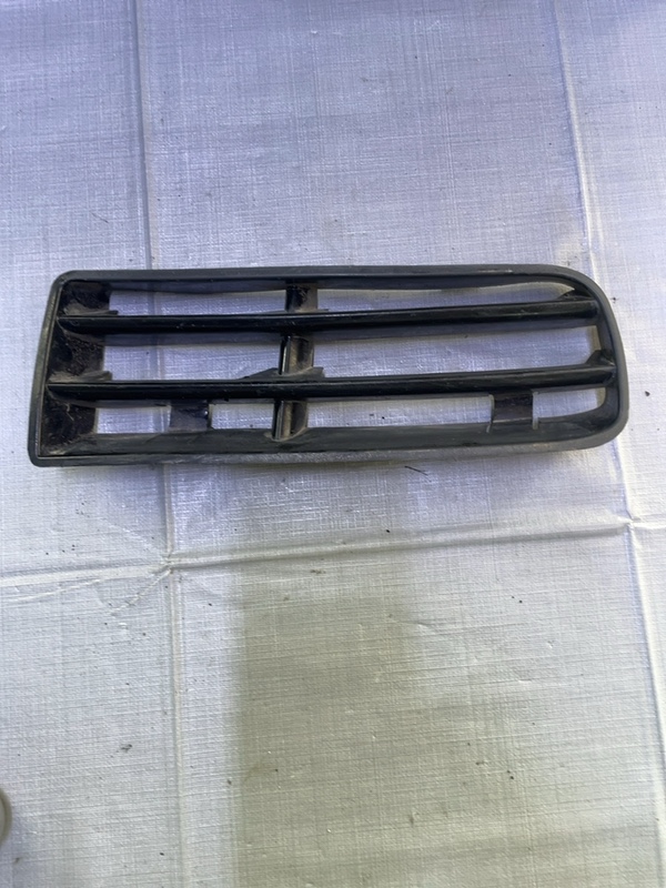 Grilă bară - Parte montare: Dreapta față - Volkswagen Golf 4 generation [1997 - 2006]
